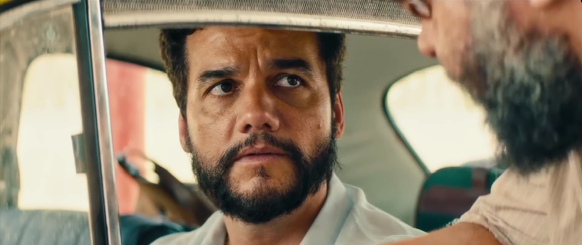 Armando/Marcelo (Walter Mouro) talking to the gas station owner in The Secret Agent.