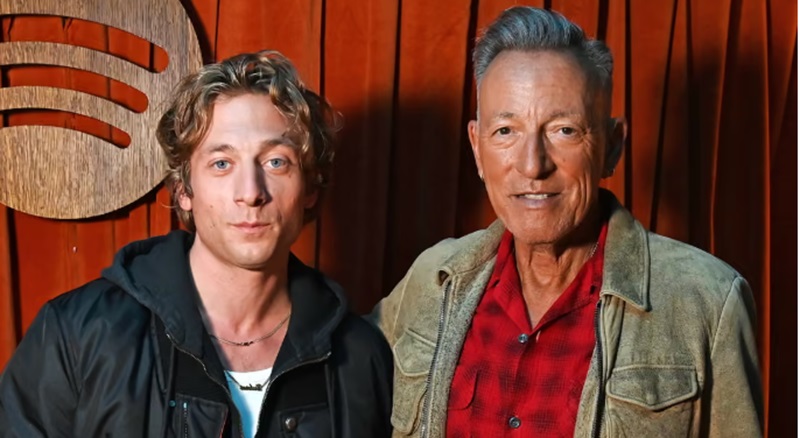  Jeremy Allen White with the real Bruce Springsteen.