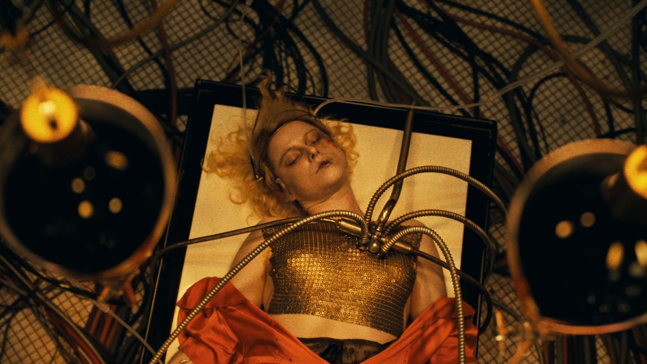 The dead Ida is plugged into multiple tubes to reanimate her in The Bride!