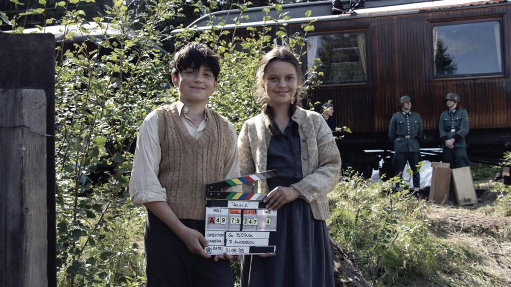 Mikkel Knutsen Bjaadal and Ida Atlanta Kyllingmark Giertsen in a flashback scene from Sentimental Value.