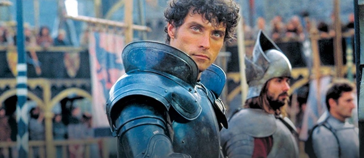 Rufus Sewell plays Count Adhemar in A Knight's Tale.