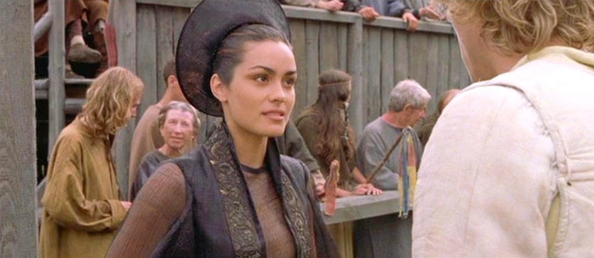 Jocelyn (Shannyn Sossamon) talking to Will (Heath Ledger) in A Knight's Tale.