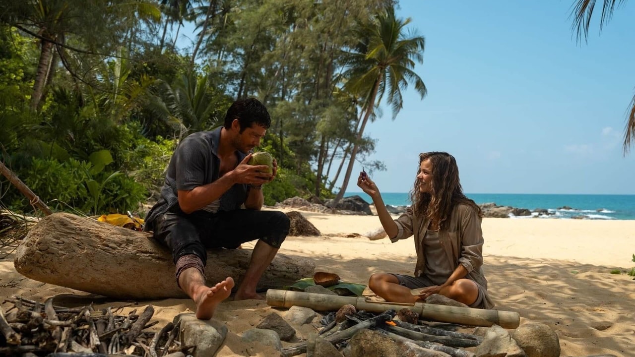 Bradley (Dylan O'Brien) and Linda (Rachel McAdams) on a tropical beach in Send Help.