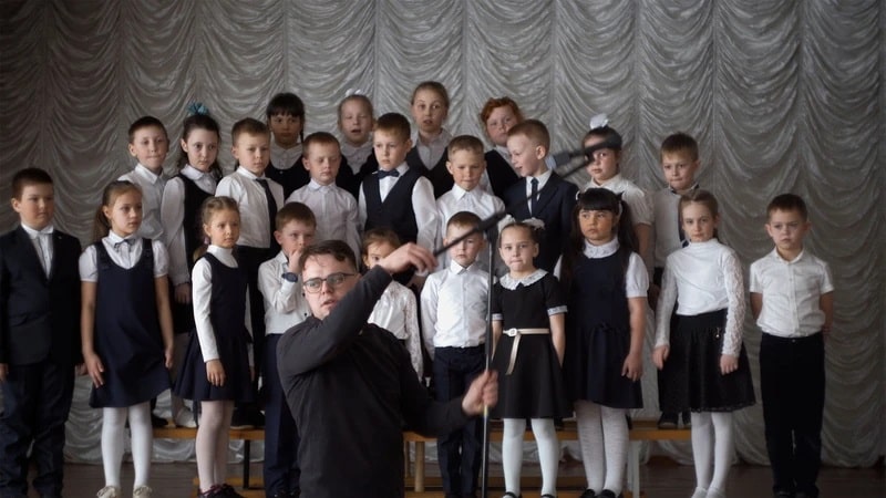 Pavel Talankin filming a school performance in Mr Nobody Against Putin.